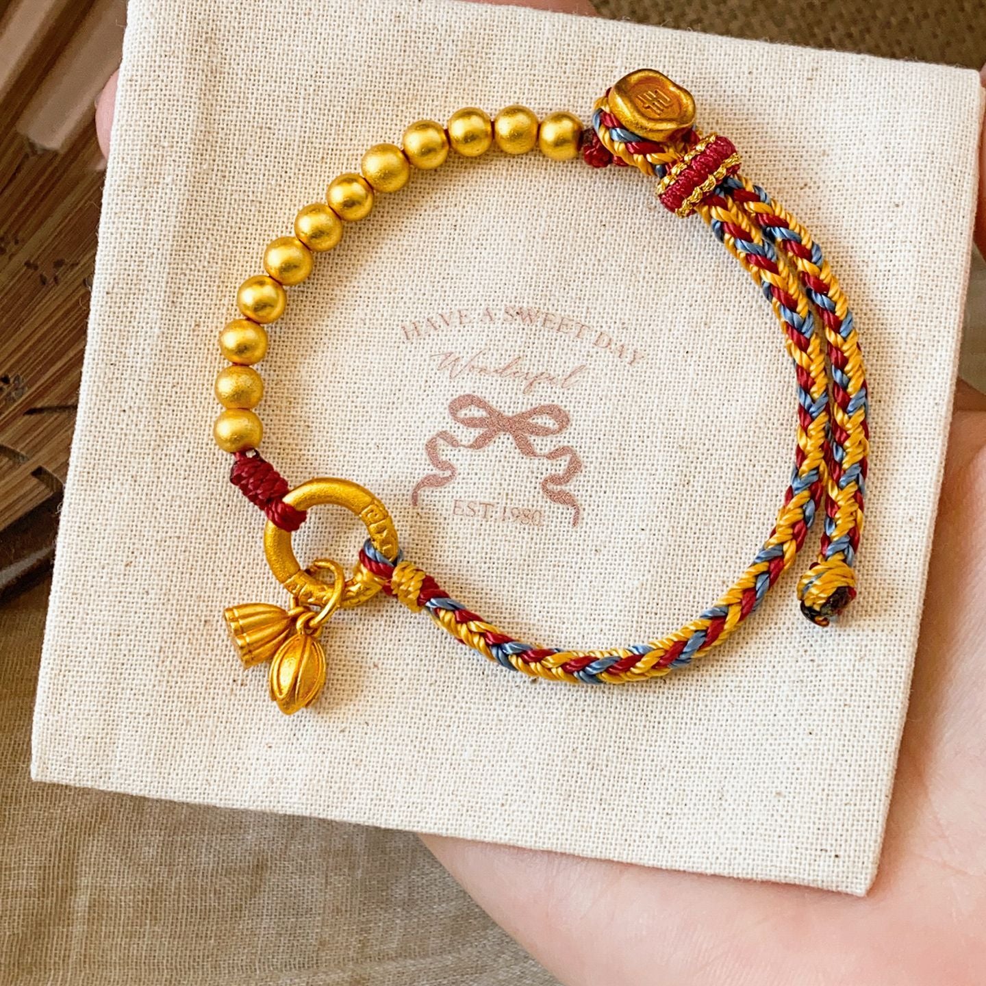 Packaging of Gold-Plated Lotus Bracelet