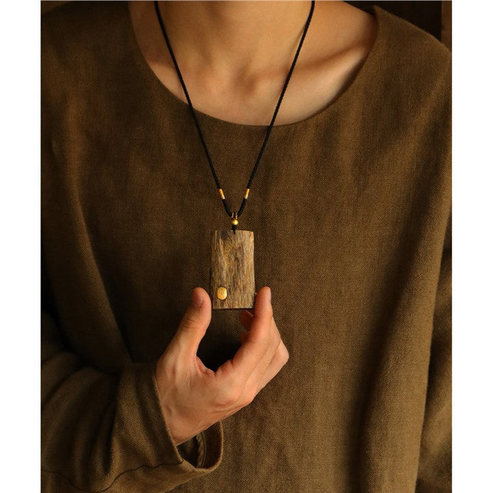 Pendant necklace Agarwood natural material fitable for men and women