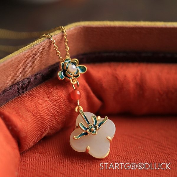 Gold Four Leaf Clover Pendant-Natural Hetian Jade & gold-Symbol of Good Luck