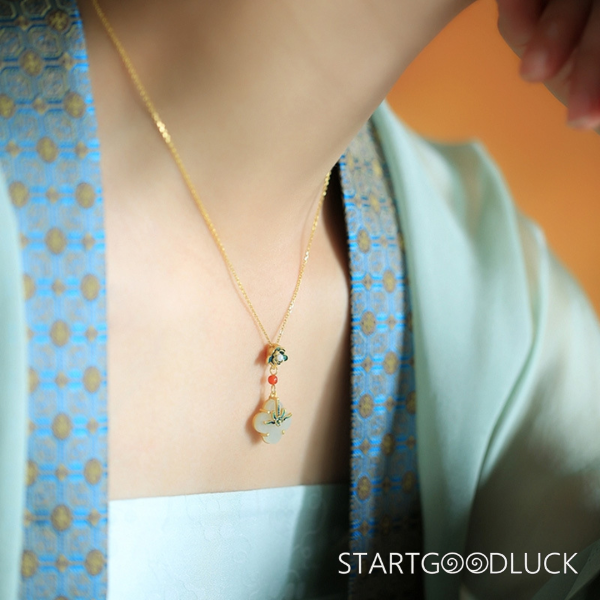 Gold Four Leaf Clover Pendant-Natural Hetian Jade & gold-Symbol of Good Luck