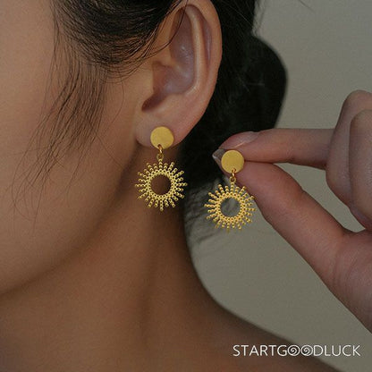 Gold Sunburst Earrings- Minimalist Statement Jewelry for Daily & Party Looks