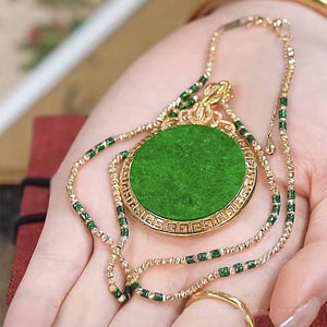 Green Agate Necklace：gold - adorned green agate jewelry