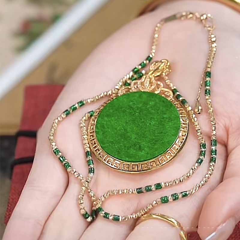 Green Agate Necklace：gold - adorned green agate jewelry