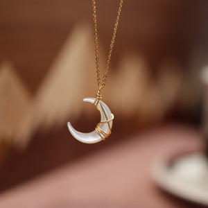 Moon shape pendant Necklace hand-woven disc shell pendant small gift
